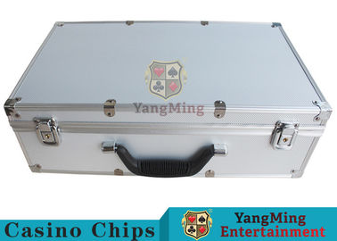kupować 760 sztuk etui na żetony do pokera z zamkiem zabezpieczającym Łatwe do przenoszenia akcesoria do gier w kasynie Aluminiowy okrągły futerał na chip z uchwytem produkcja online