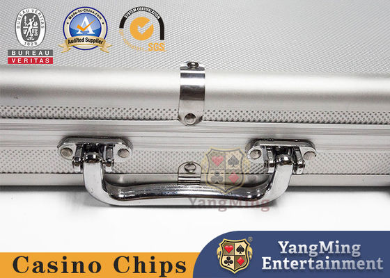 kupować Kasyno podręczne Akcesoria do gier Zestaw żetonów do pokera Premium Karty Texas Hold 'Em Srebrna aluminiowa obudowa produkcja online