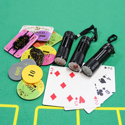 kupować Czarna mini przenośna lampa kontrolna kodu smyczy Texas Holde'M Poker Chip moneta arkusz plastikowy UV znak zapobiegający podrabianiu produkcja online