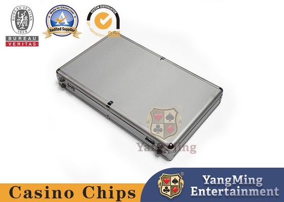 Luksusowe 600 sztuk Aluminium 14g Clay Chip Box Casino Baccarat Przenośna gąbka Srebrne koła ruletki Blackjack Chips Case